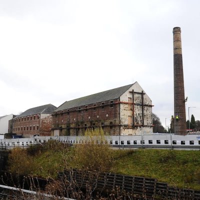 Situated on the Forth and Clyde canal near Falkirk, Rosebank distillery was founded in 1840 by James Rankine, who converted a set of existing buildings used for maltings from a previous distillery. 